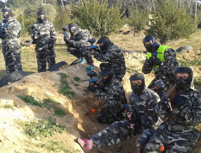  Giocatori di paintball seduti 